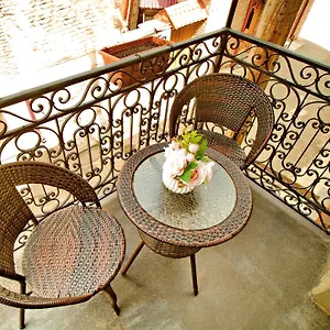 Inn Old Gate